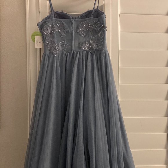 Formal gown - Picture 3 of 4